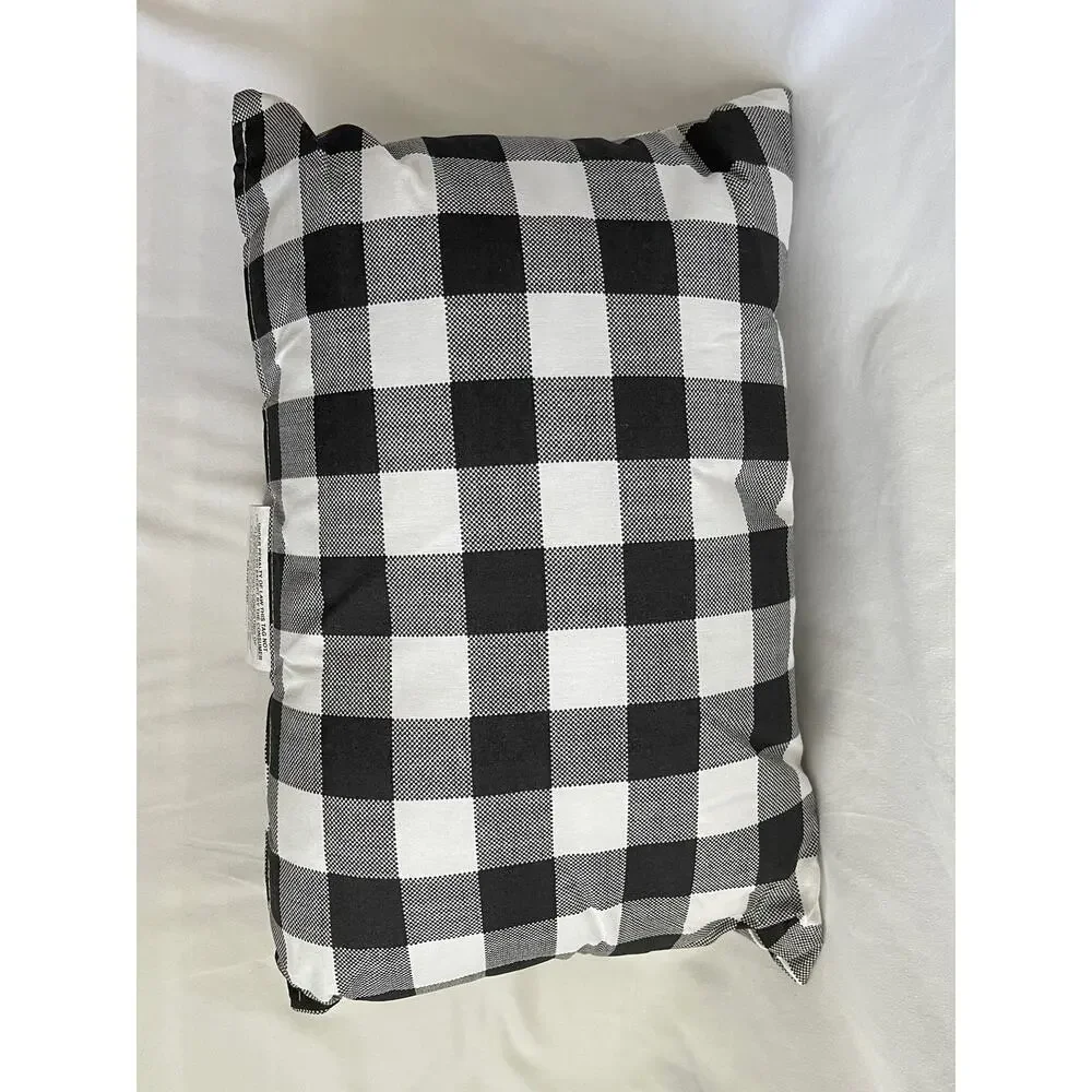 2 Decorative Accent Pillows In New Condition Gray White